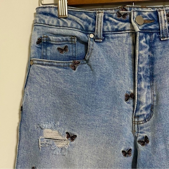 MATERIAL Girl Butterfly Embroidered Distressed Jeans size 5 - Picture 5 of 11